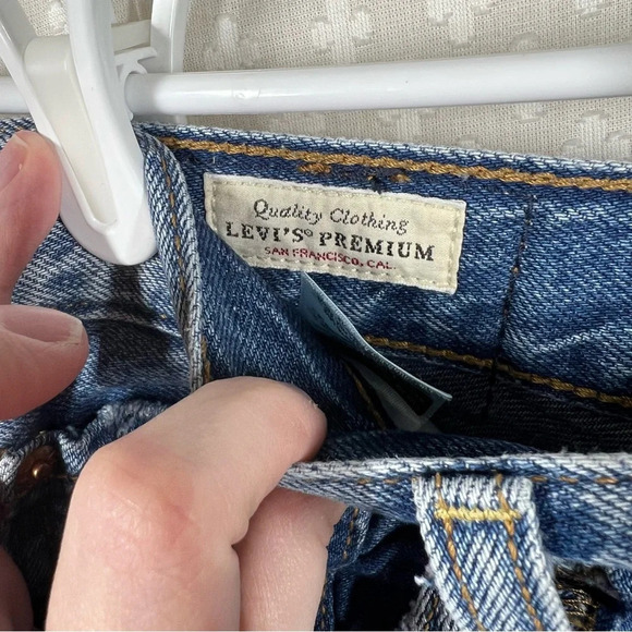 Levi’s Premium High Rise Distressed Ribcage Straight Ankle Jeans - Picture 5 of 10